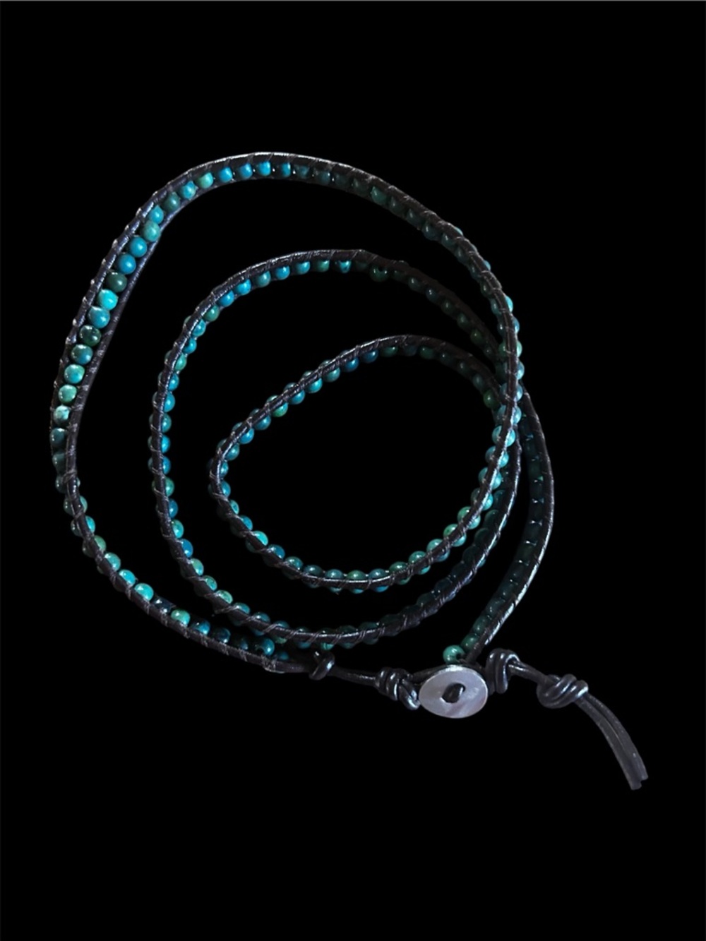 Green beaded wrap bracelet with leather. No visible mark but Chan Luu style. - Picture 2 of 6